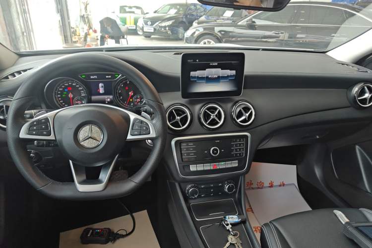Used Mercedes-Benz GLA 2019 GLA 200 Fashion Model Gear Lever