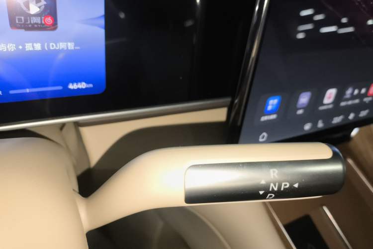 Used Hima AITO M7 2026 Model Range-Extending Ultra All-Wheel Drive 6-Seater Version Gear Lever