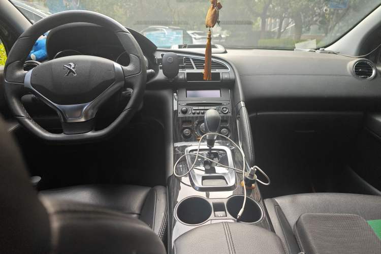 Used Peugeot 3008 2013 2.0L Automatic Trend Edition Center Console