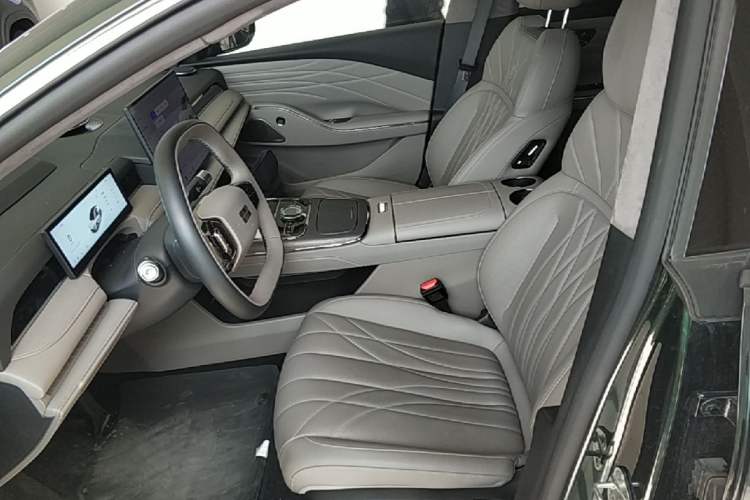 Used Geely Galaxy 8 2025 130km EM-P Starship Edition