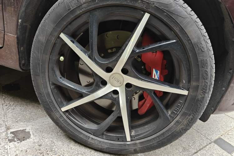 Used Volvo XC60 2015 T5 AWD Smart Drive Edition Right Front Wheel Hub