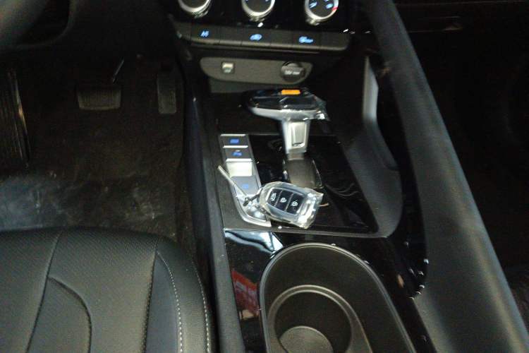 Used Hyundai Elantra 2023 1.5L CVT GLX Elite Edition Gear Lever