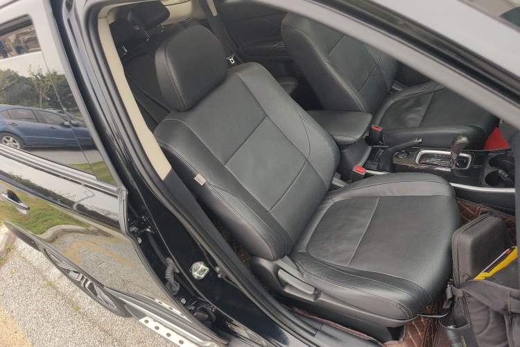 Used Mitsubishi Outlander 2018 2.0L Two-Wheel Drive Glory Edition 5 Seats Right Front Seat