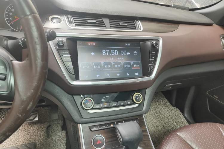 Used Land X7 2015 2.0T Panoramic Flagship Edition Audio And AC Panel