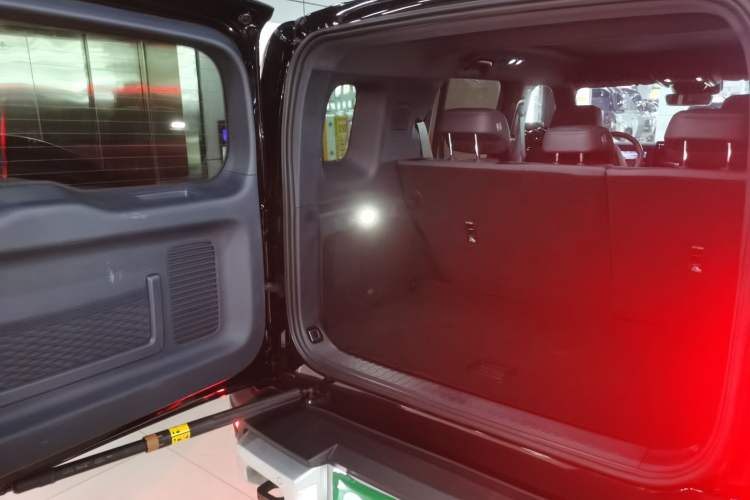 Used Formula Leopard Leopard 5 2023 Explore Edition