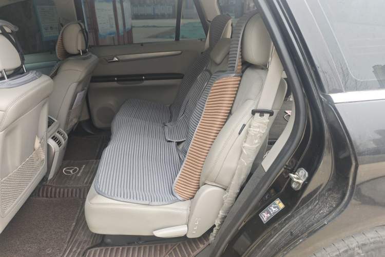 Used Mercedes-Benz R-Class 2015 R 320 4MATIC Luxury Model Left Rear Seat