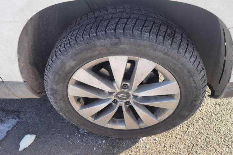 Used Jetta VS5 2021 280TSI Manual Entry-Level Trim Right Front Wheel Hub