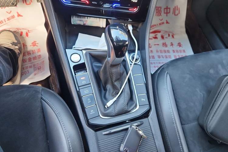 Used Volkswagen Sagitar 2021 280TSI DSG Excellence Edition Gear Lever