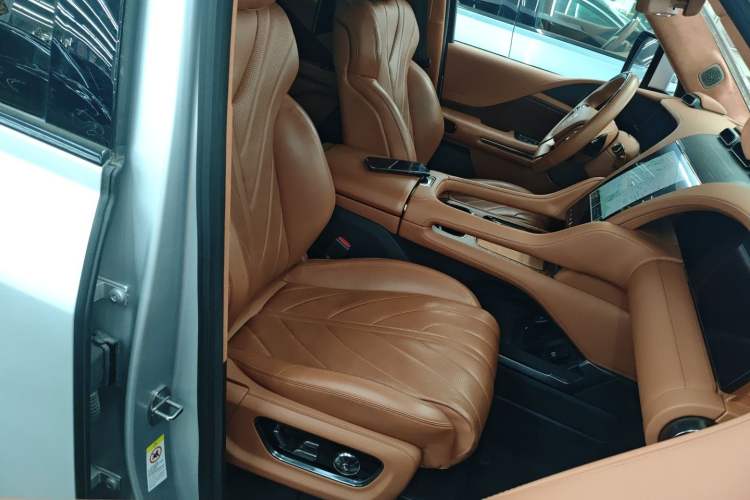 Used Yangwang U8 2023 Luxury Edition
