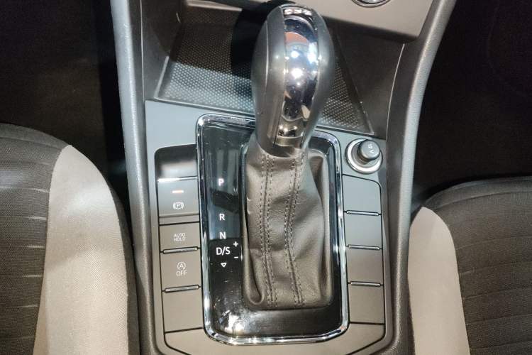 Used Volkswagen Bora 2023 200TSI DSG Comfort Edition Gear Lever