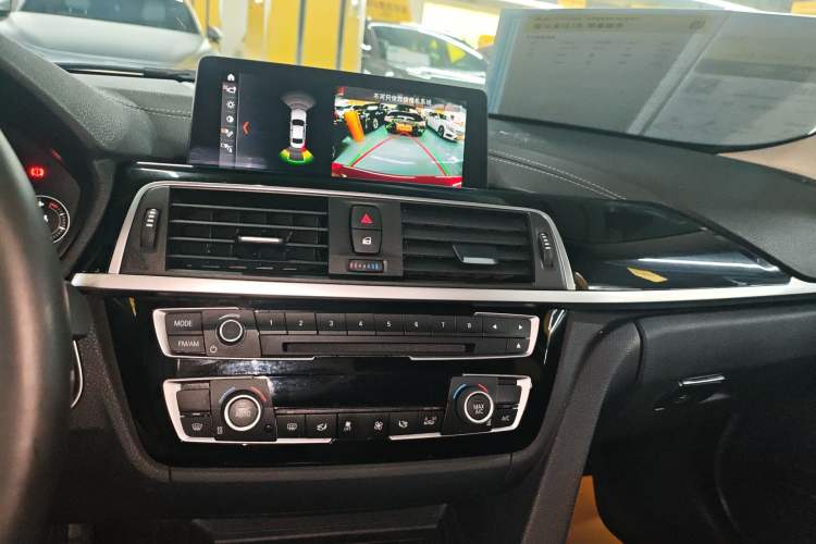 Used BMW 3 Series 2018 320Li Leading Model M Sport Package Audio And AC Panel