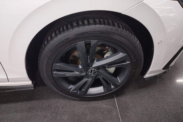 Used Volkswagen Golf 2021 280TSI DSG R-Line Right Front Wheel Hub