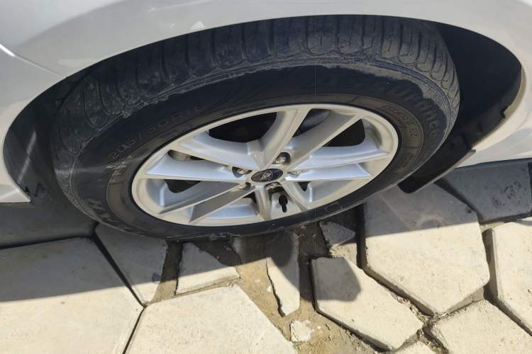 Used Ford Focus 2018 Sedan Classic 1.6L Automatic Trendy SmartDrive Edition Left Front Wheel Hub