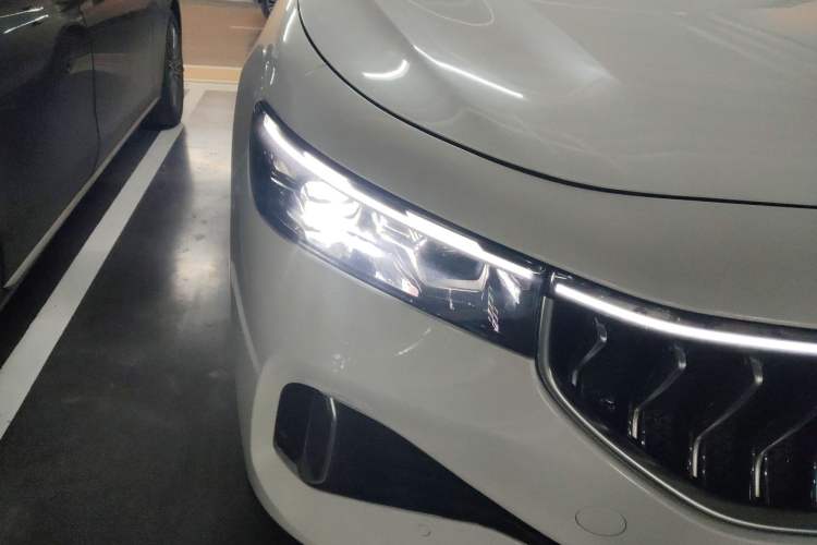 Used VOYAH FREE 2021 Two-Wheel Drive Standard Pure Electric Version Right Front Headlight