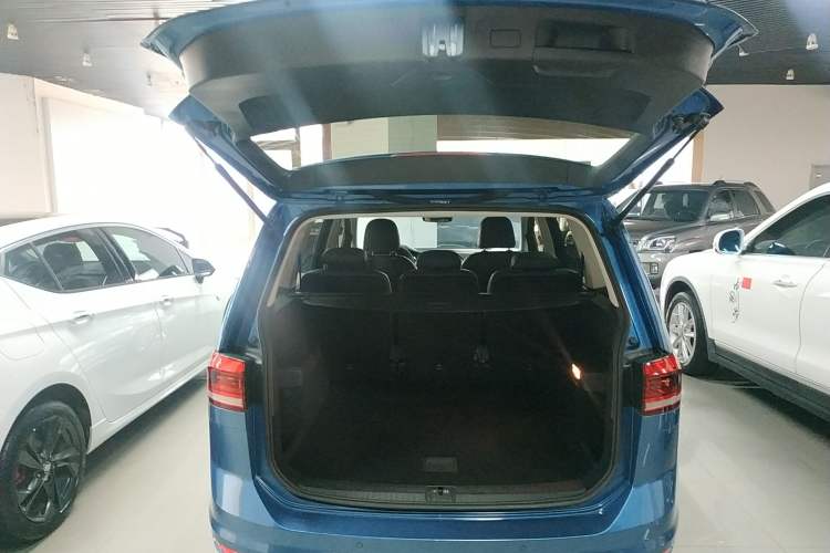 Used Volkswagen Touran 2016 Volkswagen Touran L 280TSI DSG Comfort Edition Trunk