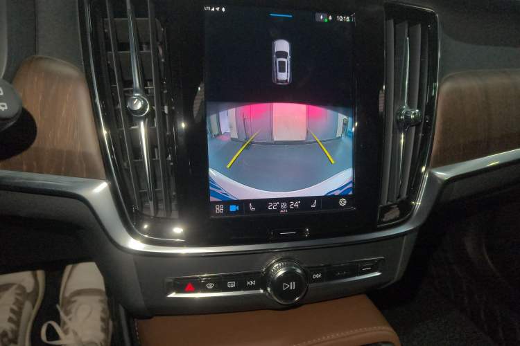 Used Volvo V90 2023 Cross Country B5 AWD Smart Range Edition
