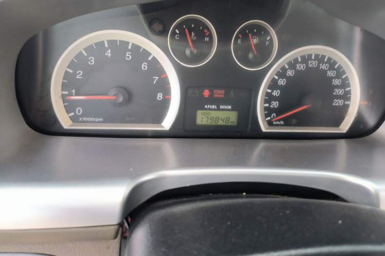 Used Huatai Santa Fe Classic 2012 2.0L Gasoline Manual Luxury Version Odometer Close Up