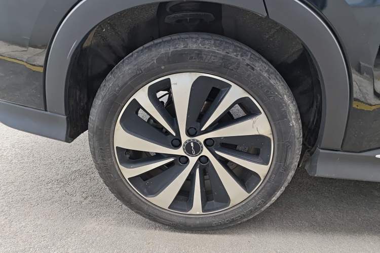 Used BYD Song PLUS New Energy 2023 Champion Edition DM-i 110KM Flagship Model Right Rear Wheel Hub