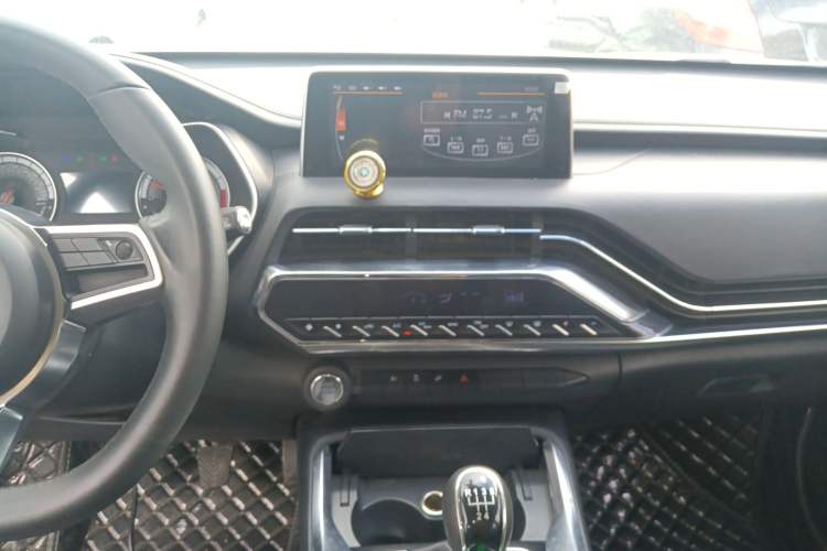 Used Zotye T500 2018 1.5T Manual Luxury Model Audio And AC Panel