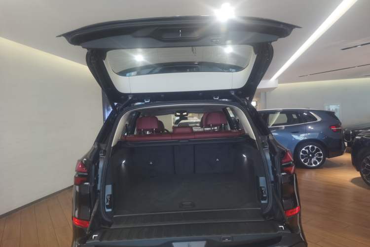 Used BMW X5 2023 xDrive 30Li Luxury M Sport Package