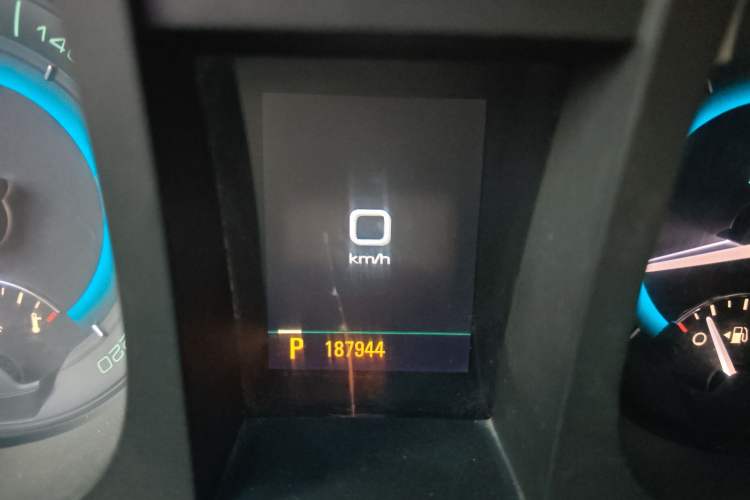 Used Buick GL8 2011 2.4L LT Luxury Business Executive Edition Odometer Close Up