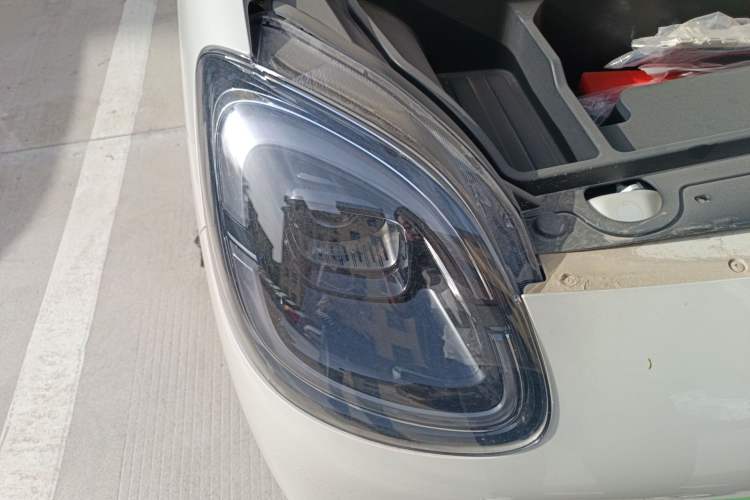 Used Wuling Hongguang MINIEV 2025 Four-Door Version Advanced Edition Right Front Headlight