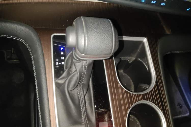 Used Toyota SIENNA 2021 2.5L Hybrid Luxury Edition Gear Lever