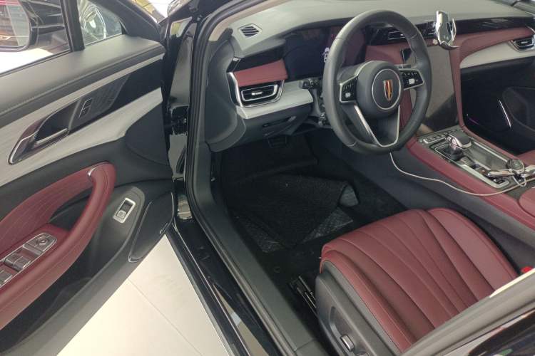 Used Hongqi H5 2025 2.0T Automatic Flag Edition – 500 000 Units Commemorative Version