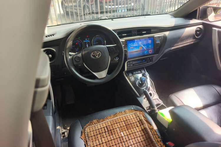 Used Toyota Levin 2017 Revised Dual-Engine 1.8H GS E-CVT Elite Sunroof Version China V Standard Steering Wheel