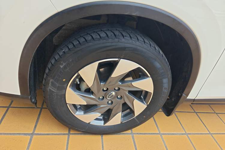 Used GAC Trumpchi GS4 2021 270T Automatic Elite Tech Edition Left Front Wheel Hub