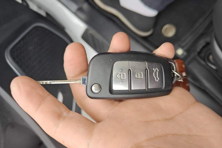 Used Geely Auto Vision 2019 Upgraded Model 1.5L Manual Luxury Version China VI Standard Vehicle Key