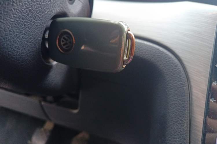 Used Volkswagen Lavida 2013 Revised Version 1.4 TSI Manual Comfort Edition Vehicle Key