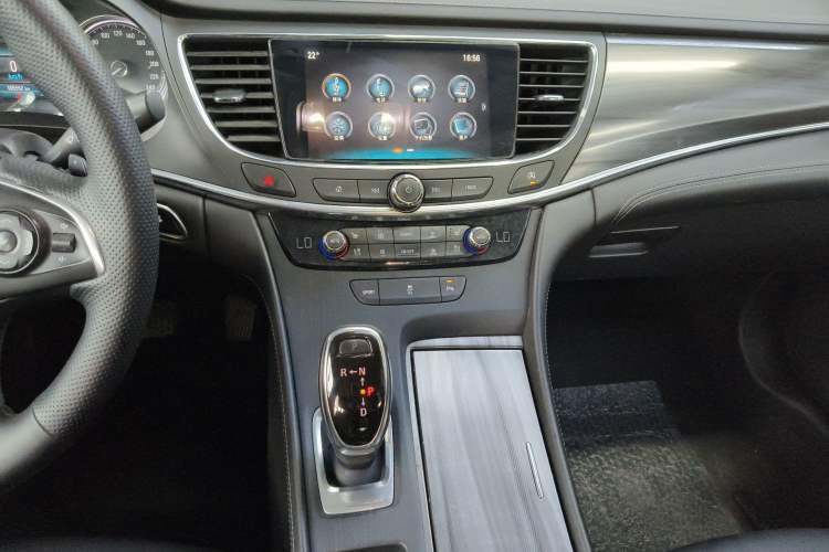 Used Buick LaCrosse 2018 20T Elite Edition Audio And AC Panel