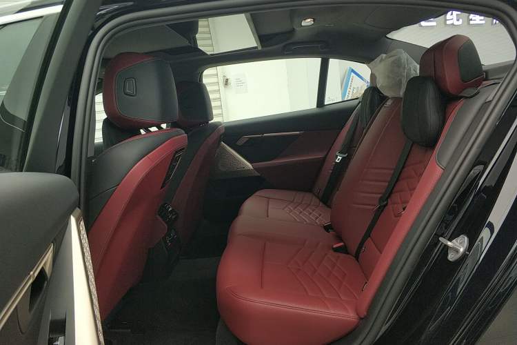 Used BMW 5 Series 2025 530Li Luxury Edition M Sport Package Left Rear Seat