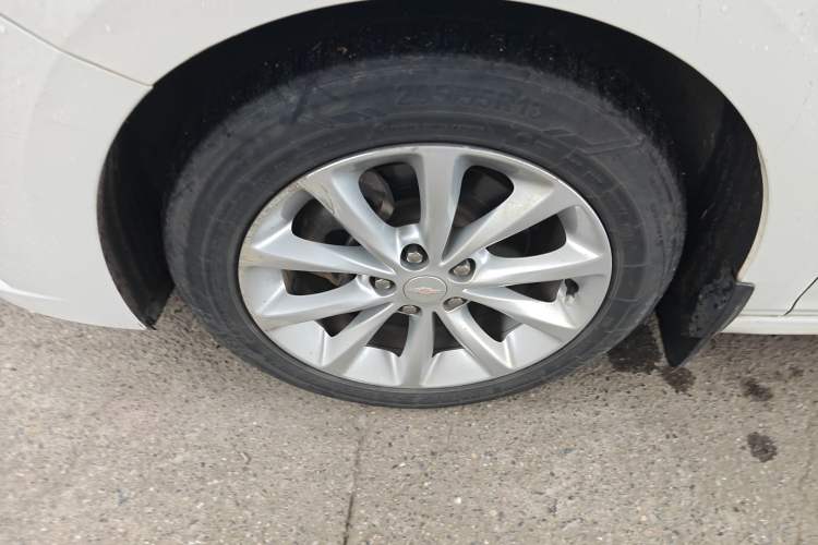 Used Chevrolet Cruze 2018 320 Automatic Pioneer Sunroof Edition Left Front Wheel Hub