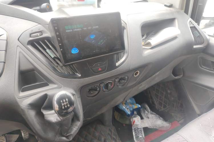 Used Ford Transit 2017 2.0T Diesel Multi-Purpose Commercial Vehicle Short Wheelbase Low Roof China V Standard
