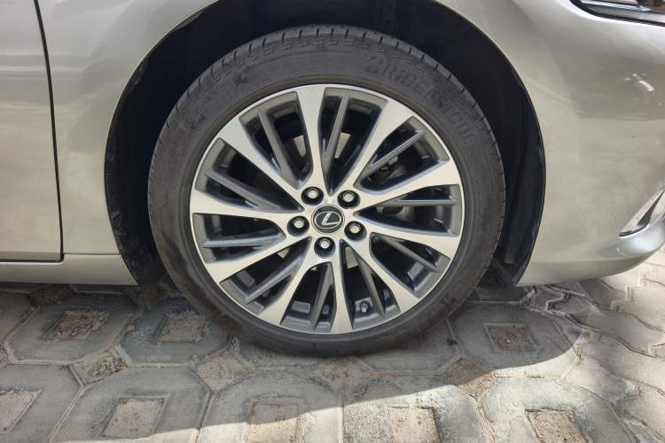 Used Lexus ES 2020 260 Deluxe Edition
