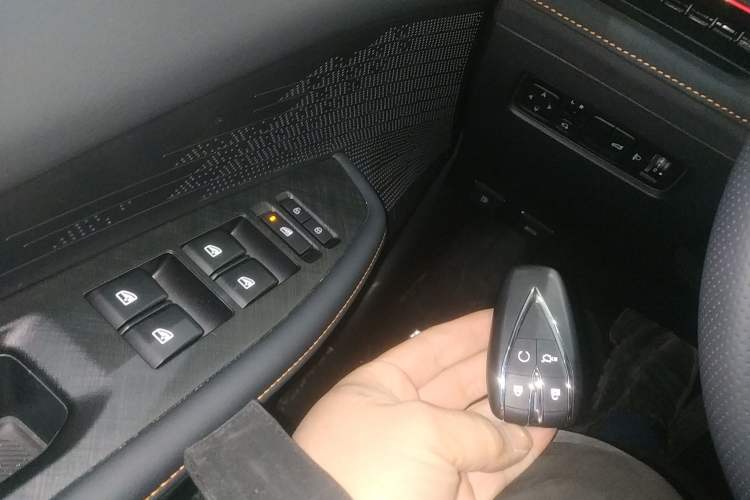 Used Changan UNI-V 2025 1.5T 500Bar Prestige Sporty Version
