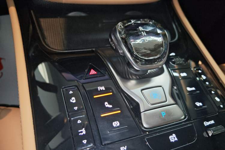 Used Denza D9 2024 DM-i 1050 Luxury Model