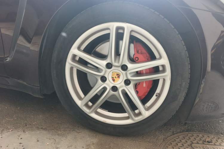 Used Porsche Panamera 2014 Panamera 4 3.0T Right Front Wheel Hub