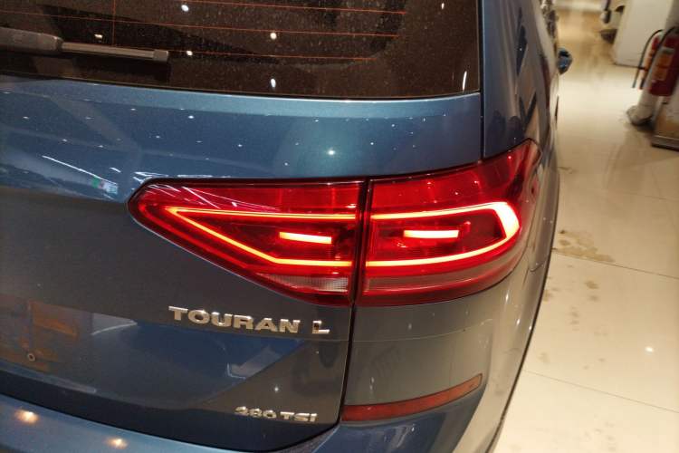 Used Volkswagen Touran 2018 Volkswagen Touran L 280TSI DSG Boundary Edition 7 Seats China VI Standard
