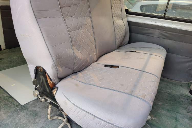 Used Ford Classic Transit 2013 2.8T Diesel Logistics Model with Short Wheelbase and Mid-Roof JX493ZLQ4
