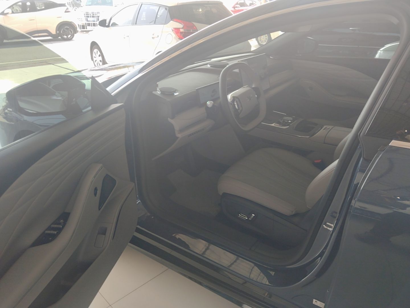 Geely Galaxy 8 2025 130km EM-i Prestige Edition — снимка 18