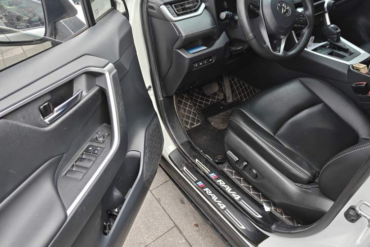 Used Toyota RAV4 2020 2.0L CVT Two-Wheel Drive Fashion Edition Driver Seat