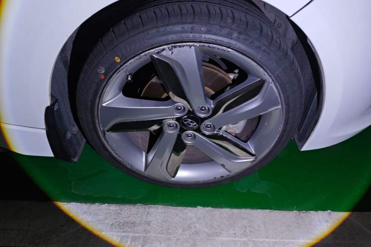 Used Hyundai Veloster 2012 1.6T Automatic Luxury Edition Right Front Wheel Hub