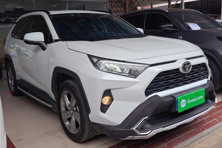 Used Toyota RAV4 2022 2.0L CVT Two-Wheel Drive Fashion Edition