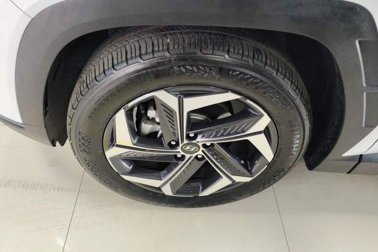 Used Hyundai Tucson 2023 Tucson L 1.5T Automatic Two-Wheel Drive DLX Luxury Edition Left Front Wheel Hub