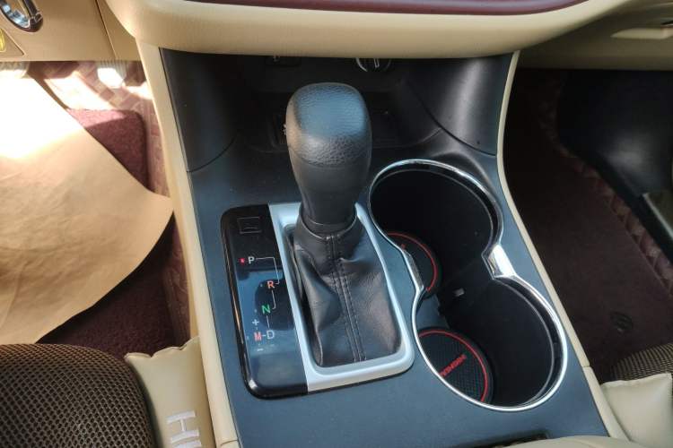 Used Toyota Highlander 2015 2.0T Two-Wheel Drive Elite Edition 5 Seats Gear Lever