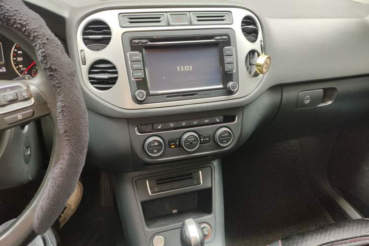 Used Volkswagen Tiguan 2015 1.8TSI Automatic Two-Wheel Drive Luxury Model Audio And AC Panel