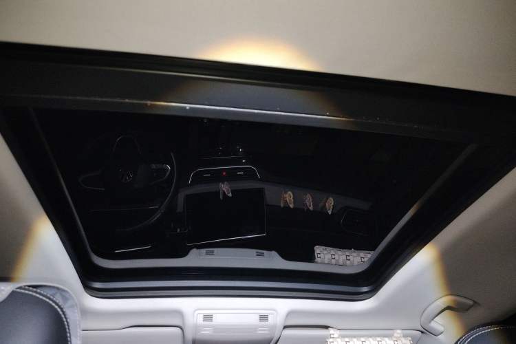 Used Volkswagen Tayron 2023 280TSI Two-Wheel-Drive Luxury Plus Advanced Version Headliner